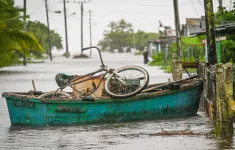 Biến đổi khí hậu và mối liên quan với các siêu bão