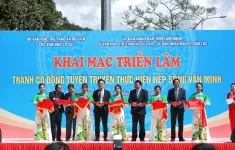 Lâm Đồng: Triển lãm 140 tác phẩm tranh cổ động tuyên truyền thực hiện nếp sống văn minh