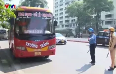 Hà Nội đẩy mạnh xử phạt ô tô dừng đỗ, đón trả khách sai quy định