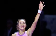 Zheng Qinwen lần đầu vào bán kết WTA Finals