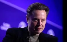 CEO Elon Musk giải đáp về tin đồn điện thoại Tesla