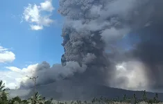 Núi lửa Lewotobi Laki-Laki tại Indonesia tiếp tục phun trào