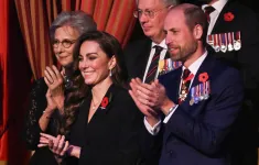 Công nương Kate Middleton xuất hiện với tinh thần phấn chấn sau cuộc chiến chống ung thư