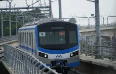 Người dân TP Hồ Chí Minh trải nghiệm Metro số 1 đang chạy thử 100% công suất