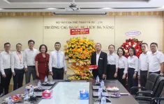 Thành phố Đà Nẵng thăm, chúc mừng Ngày Nhà giáo Việt Nam