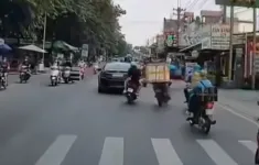 Làm rõ vụ thanh niên đi xe máy đạp người chở hàng ngã