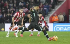 Salah lập cú đúp, Liverpool thắng kịch tính Southampton