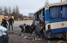 Ukraine nã pháo vào xe bus chở khách của Nga, ít nhất 4 người tử vong