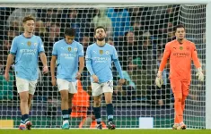 Man City đánh rơi chiến thắng khó tin