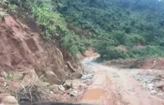 Hơn 4 năm chưa sửa xong 50km đường bị mưa lũ phá hủy