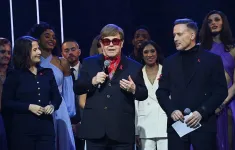 Elton John xác nhận bị mất thị lực