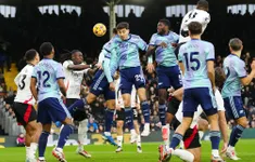 Arsenal chia điểm thất vọng trước Fulham