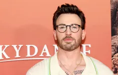 Chris Evans trở lại vũ trụ siêu anh hùng Marvel