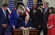 Tổng thống Mỹ Joe Biden ký ban hành 50 luật trước khi mãn nhiệm