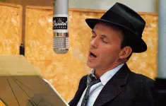 Huyền thoại Frank Sinatra trở lại top 10 BXH Billboard sau 1 thập kỷ