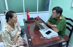 Khởi tố người phụ nữ đánh gãy xương mũi nhân viên gác chắn tàu