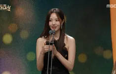 Chae Soo Bin cảm ơn Yoo Yeon Seok khi giành giải thưởng của MBC Drama Awards