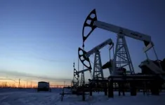 Giá dầu lao dốc sau quyết định tăng sản lượng bất ngờ của OPEC+
