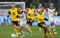 Vượt qua Dortmund, Frankfurt áp sát nhóm đầu Bundesliga