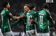 Werder Bremen giành chiến thắng với chỉ 9 người trên sân