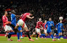 Vòng 4 cúp FA: Man Utd thắng may mắn nhờ... không có VAR