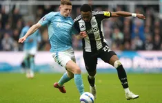 Newcastle giành chiến thắng kịch tính trước Nottingham Forest