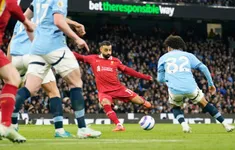 Đánh bại Man City, Liverpool độc mã trong cuộc đua vô địch