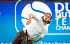 Stefanos Tsitsipas vào chung kết Dubai Championship