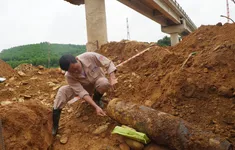 Phát hiện quả bom nặng 118kg khi đang thi công sửa chữa cầu