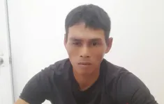 Thanh niên quậy phá đám cưới, chém người và đập bảng hiệu công an