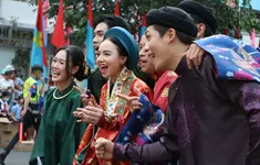 Dàn sao phim "Thám tử Kiên" mặc cổ phục Việt hội tụ ở ngày hội Tóc xanh vạt áo