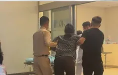 CSGT Hà Nội mở đường, hỗ trợ xe chở sản phụ chuyển dạ đến bệnh viện kịp thời