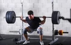 Thanh niên bị suy thận sau 2.000 lần 'đứng lên, ngồi xuống' để thắng cược