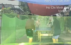 Xác minh nhóm người ngang nhiên dùng lưới chặn đường để chơi bóng bàn