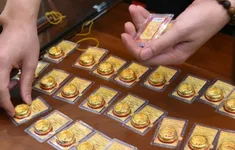 Giá vàng vượt mốc 100 triệu đồng/lượng