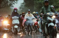 Hà Nội: Mây đối lưu gây mưa dông, đề phòng lốc, sét, mưa đá