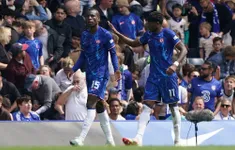 Chelsea thắng nhọc Everton, tạm trở lại top 4