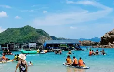 Mô tô nước lao lên bờ khiến 2 người thương vong