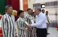 Phó Thủ tướng Thường trực Nguyễn Hòa Bình dự Lễ công bố quyết định đặc xá tại Trại giam A2
