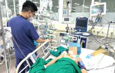 Bé gái 7 tuổi nguy kịch vì uốn ván sau chấn thương bàn chân