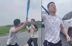 Bắt khẩn cấp tài xế xe bán tải dùng gậy bóng chày đánh người sau va chạm giao thông