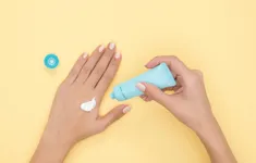 Có nên tận dụng kem chống nắng cũ?