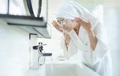 Điều gì xảy ra khi không rửa mặt?