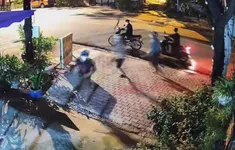 Mang hung khí phá quán ăn vì mâu thuẫn, 2 đối tượng bị tạm giữ