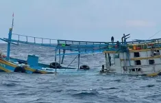 Tàu chở 10 ngư dân bị tông chìm trên biển Côn đảo