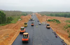 Thi công đường cao tốc xuyên lễ