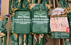Thu giữ 5,3 tấn chân gà đông lạnh không nguồn gốc tại Tuyên Quang
