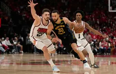 Stephen Curry đi vào lịch sử sau trận đấu với Houston Rockets