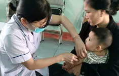 Hà Tĩnh: Gần 10.000 trẻ được tiêm vaccine phòng bệnh sởi