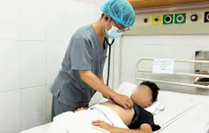 Bé trai 13 tuổi thoát nguy kịch vì viêm màng não mô cầu